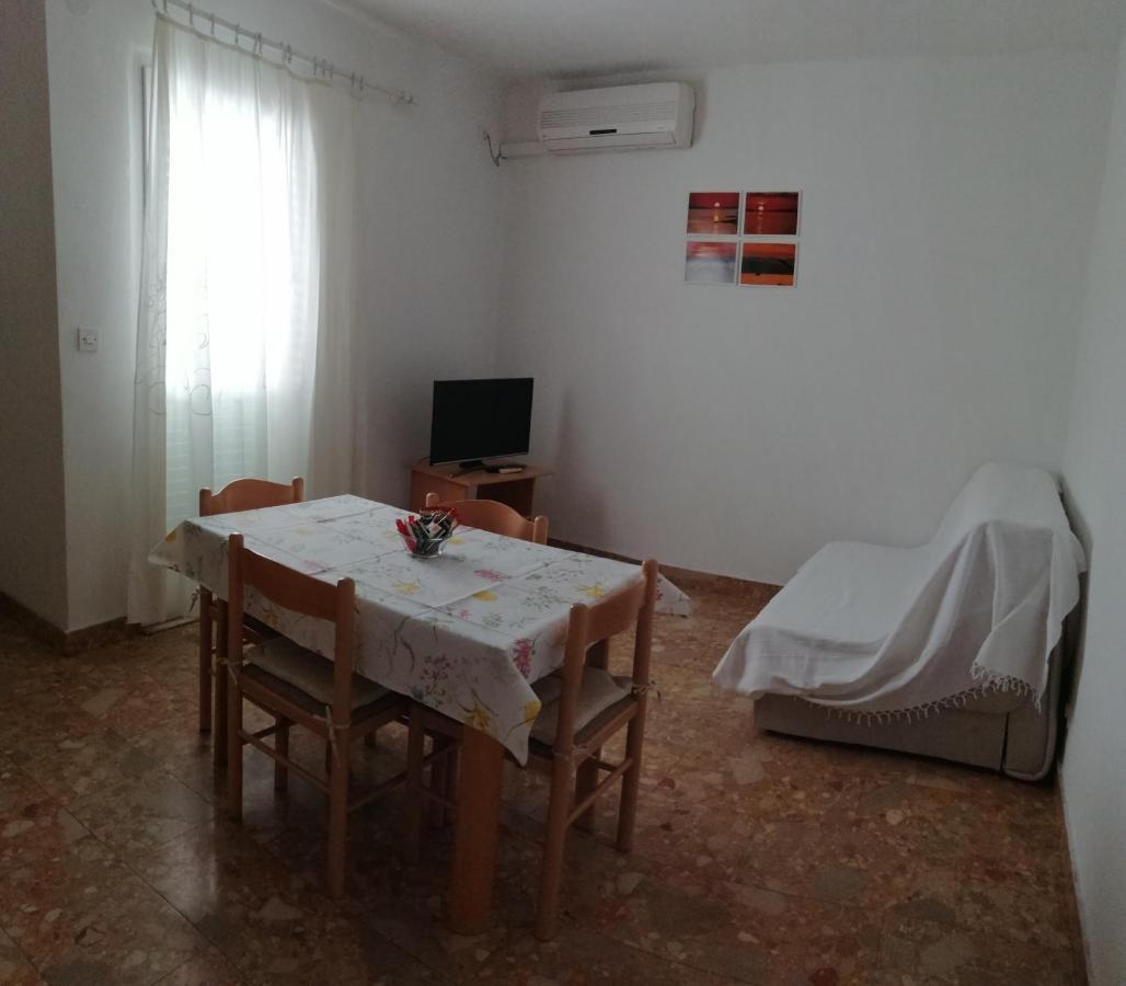 Apartments Vini And Ivana ซูชูราย ภายนอก รูปภาพ